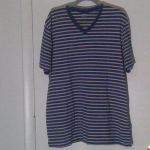 Old Navy V-Neck T-Shirt